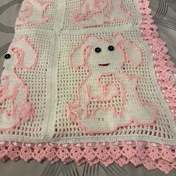 Crochet Baby Blanket with Pink Bunny Design - Picture 1 of 4